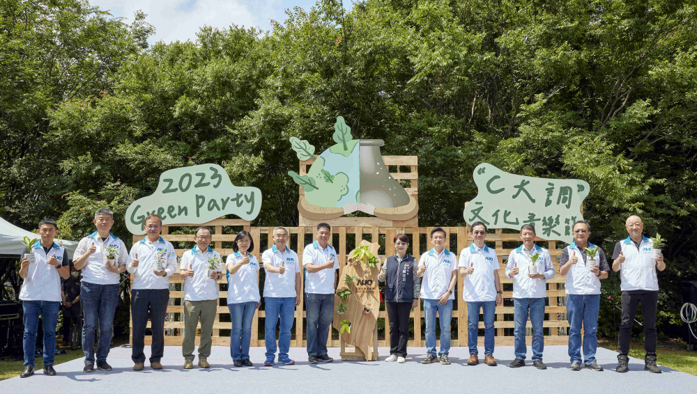 友達光電攜手供應商夥伴及台中市政府，共同倡議及推廣加樹減塑、節能減碳的淨零綠生活