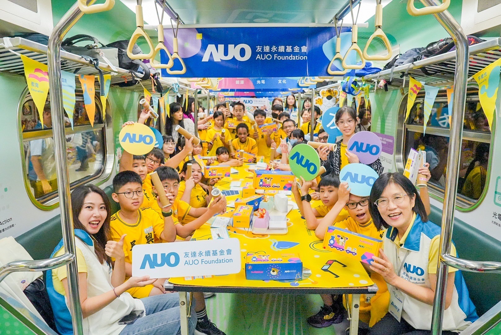 友達永續基金會響應國科會推動的「臺灣科普環島列車」正式啟航，透過「生活中的科學」車廂課程設計，展開為期6天巡迴全臺17個縣市、停靠32站的移動式科普之旅