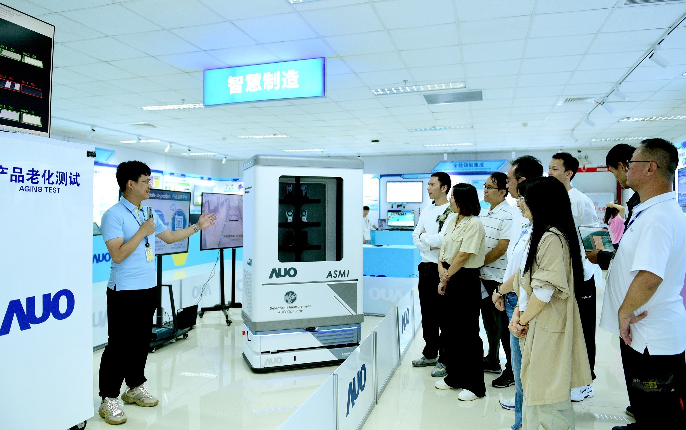 友達廈門將5G+ABC技術串聯生產管理全流程，打通研發、採購、生管、製程、設備、品質等產品全生命週期製造流程，完成數位化設計、智慧供應鏈、智慧座艙、全流程設備管理、資料驅動優化、智慧線上檢測、智慧品管等自我調整生產模式升級